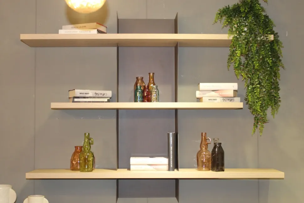 Libreria modello Versus sospesa di Tomasella a prezzo scontato