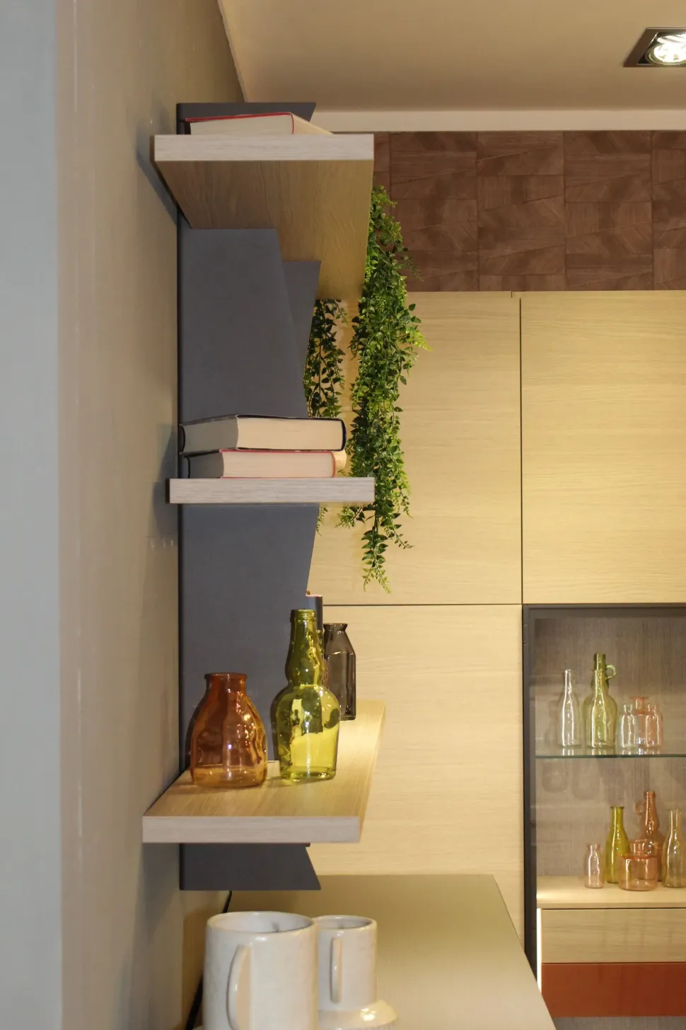 Libreria modello Versus sospesa di Tomasella a prezzo scontato