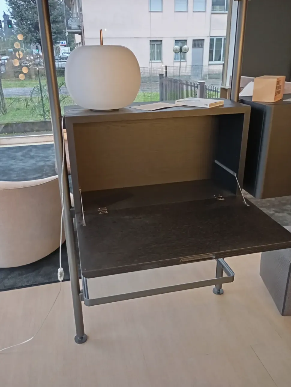 Libreria Molteni & c in metallo a prezzo Outlet: scopri Libreria hector bifacciale