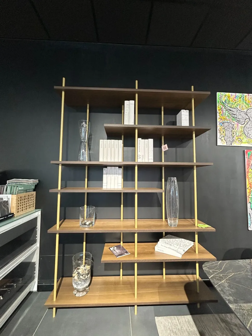 Libreria Nature design in metallo scontata -40%: scopri Random