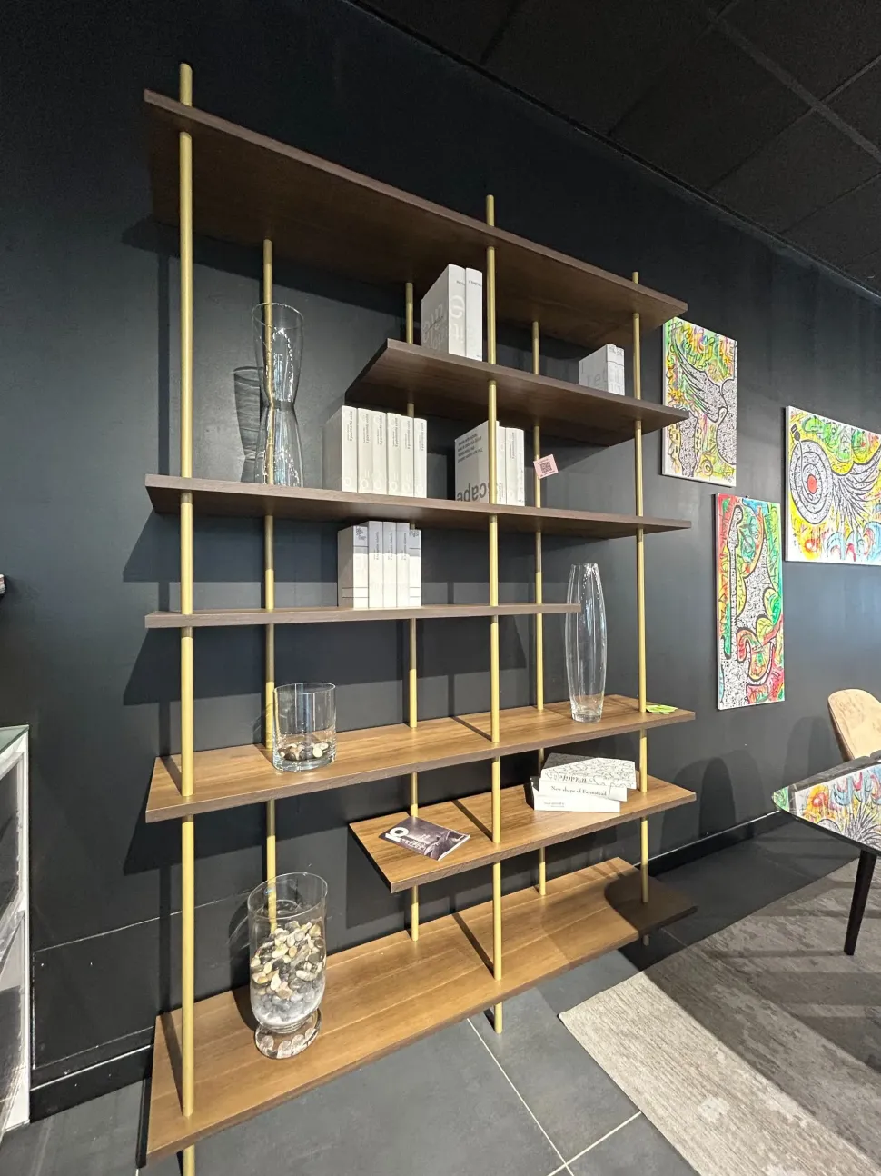 Libreria Nature design in metallo scontata -40%: scopri Random