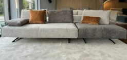Lineare tessuto modello Divano di design abbraccio con pouf di Artigianale