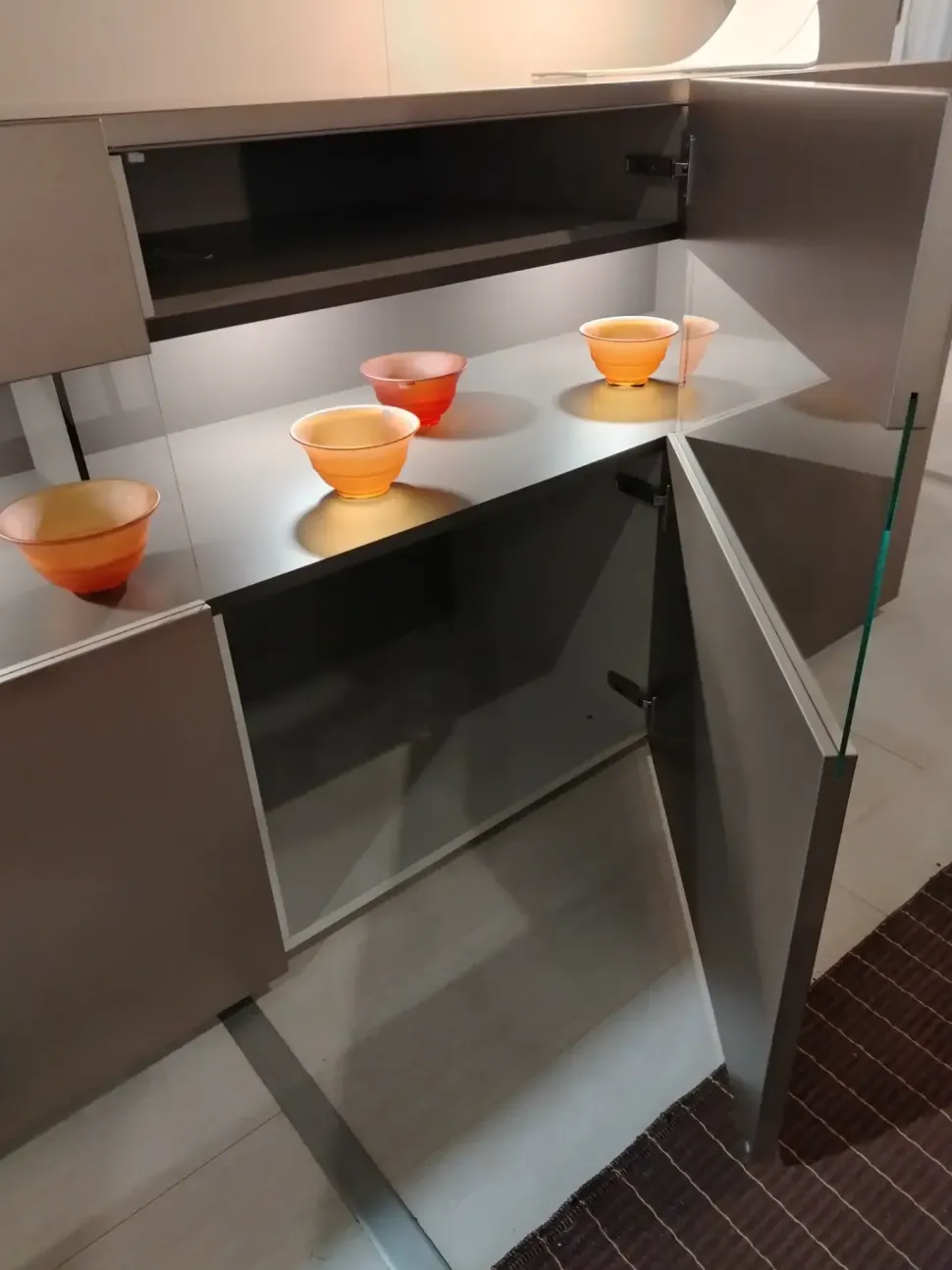 Madia di Alf da fre in laccato opaco Metropolis in Offerta Outlet