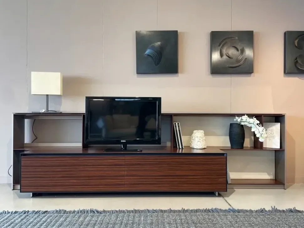 Madia di B&b italia in legno Flat a prezzo Outlet