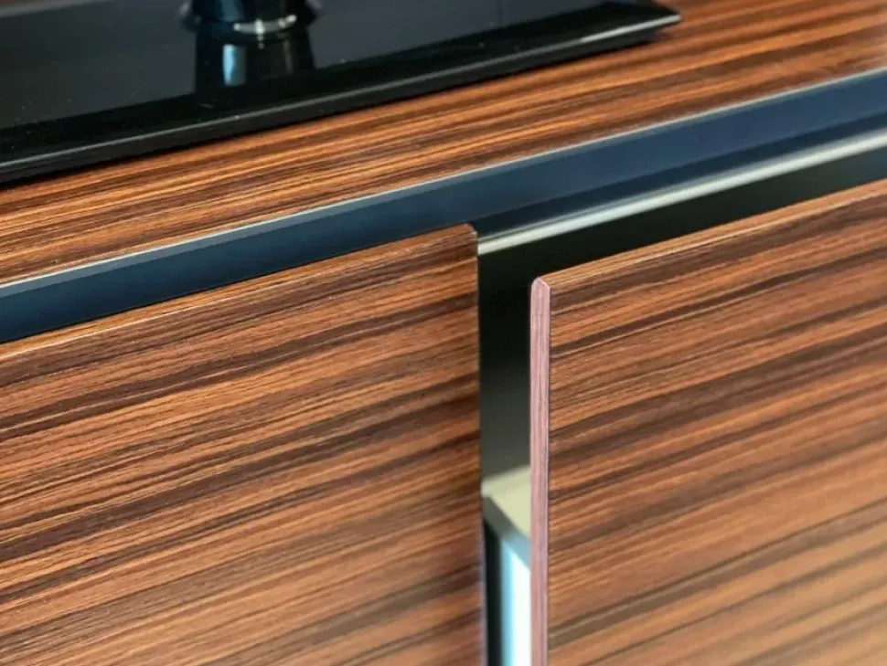 Madia di B&b italia in legno Flat a prezzo Outlet