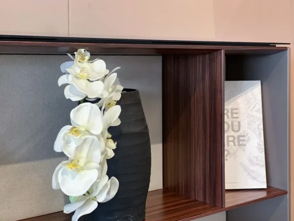 Madia di B&b italia in legno Flat a prezzo Outlet