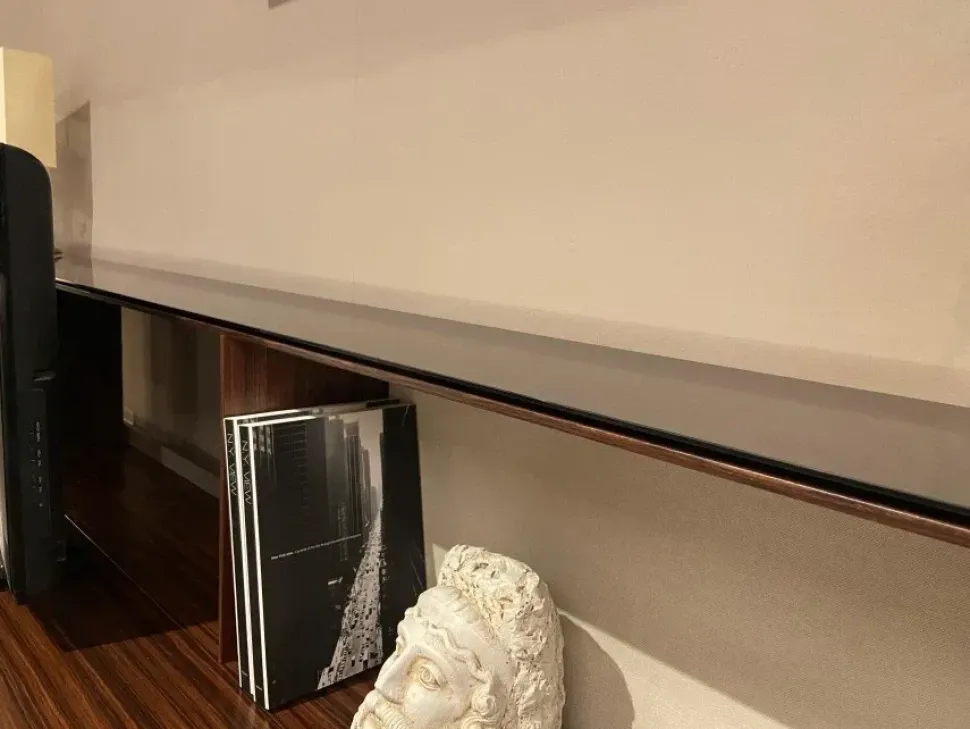 Madia di B&b italia in legno Flat a prezzo Outlet