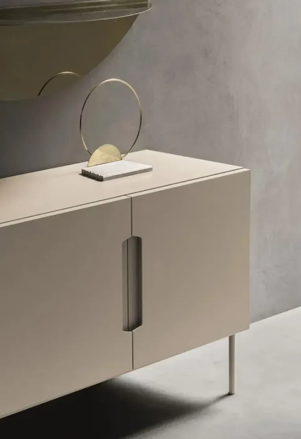 Madia di Tomasella in laccato opaco Montgomery a prezzo riservato