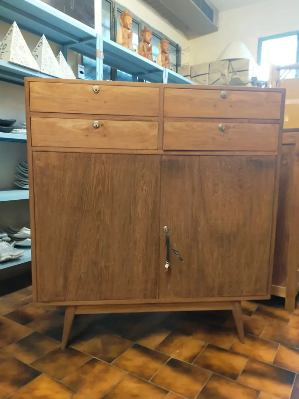 Madia in stile design Credenza alta vintage teak di Outlet etnico in Offerta Outlet