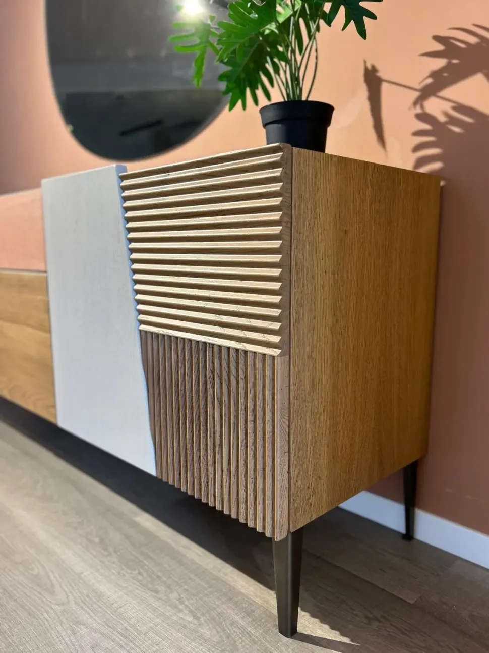 Madia in stile design Zero.16 di Devina nais scontata