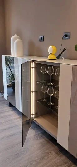 Madia in stile moderno Madia now di Lago a prezzo scontato