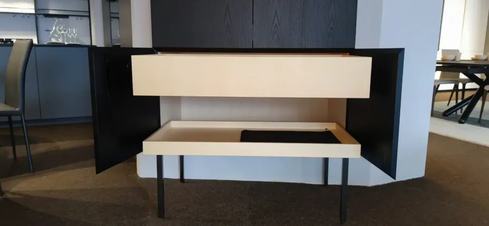 Madia in stile moderno Offshore di Porro in Offerta Outlet