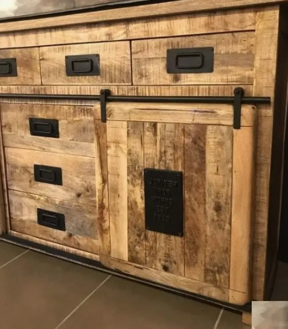 Madia Madiam credenza newport jupiter maxi ante scorrevole e cassetti in stile moderno di Outlet etnico in Offerta Outlet