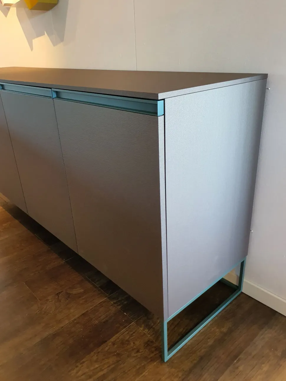 Madia Regolo in stile moderno di Tomasella in Offerta Outlet