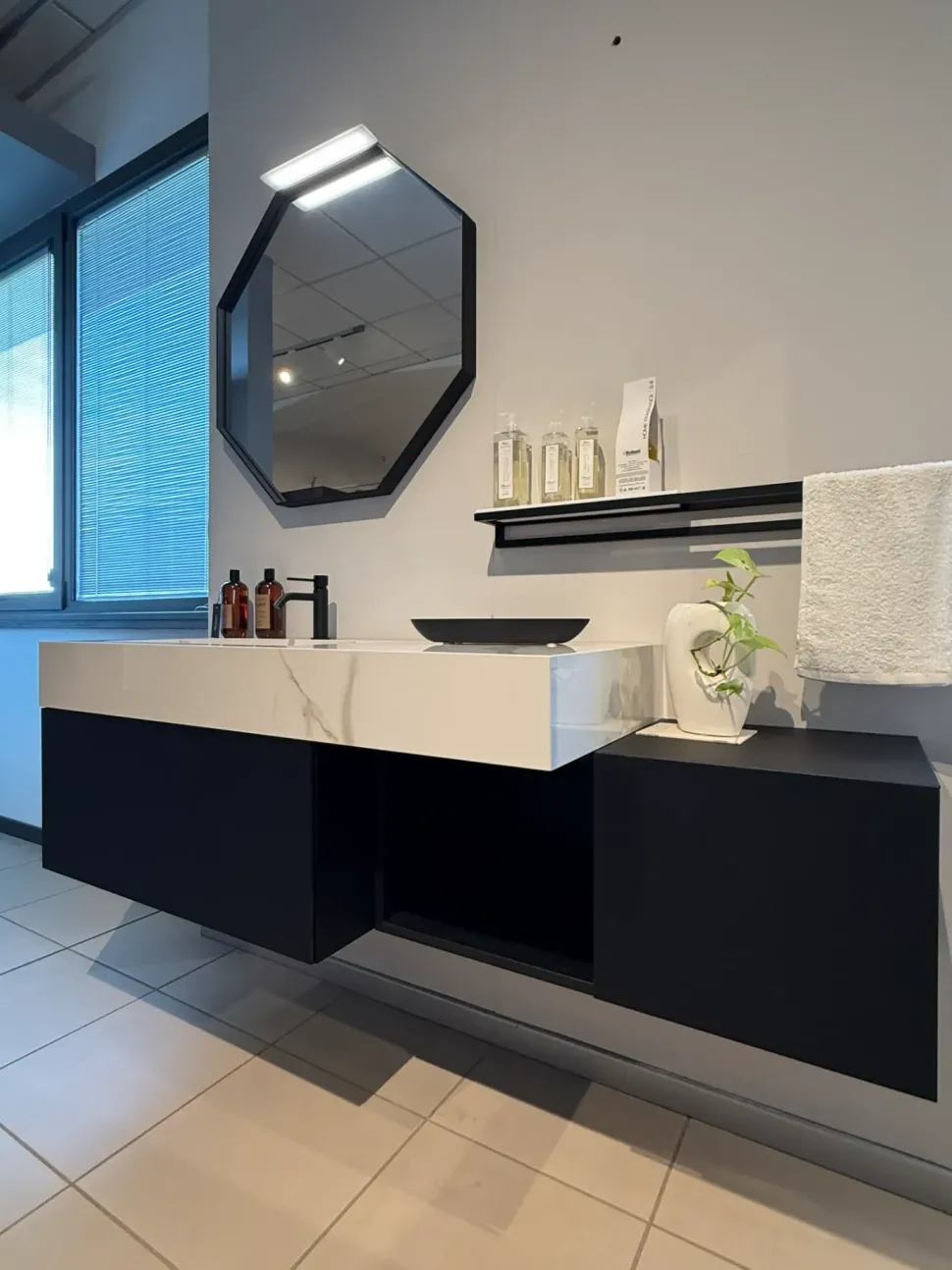 Mobile bagno in legno modello Dogma di Ideagroup a prezzo Outlet