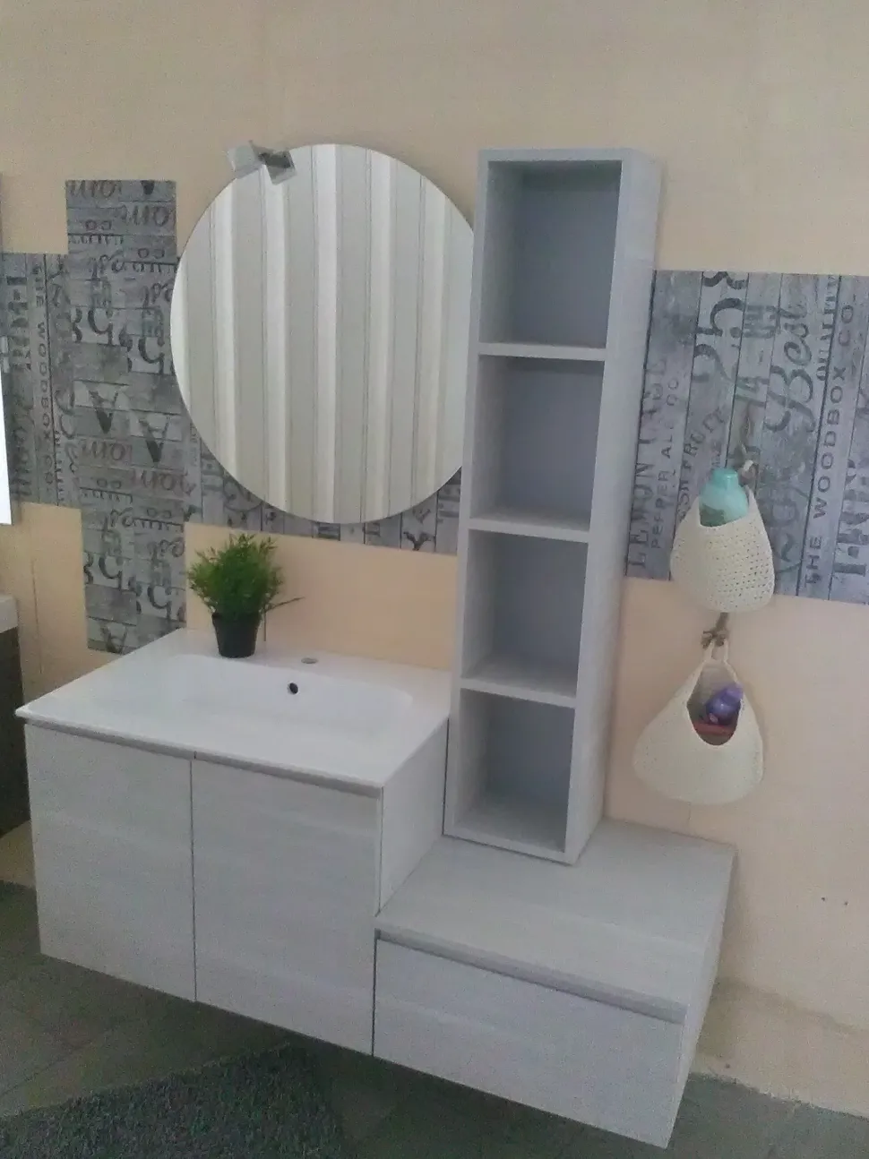 Mobile bagno sospeso B-go di Compab SCONTATO - 30%