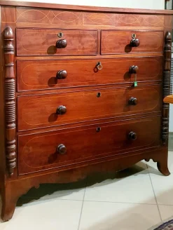 Mobile d'epoca modello Cassettone inglese a PREZZO SCONTATO