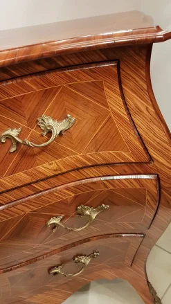 Mobile di Antiquariato Artigianale Cassettone luigi xv A PREZZO RIBASSATO