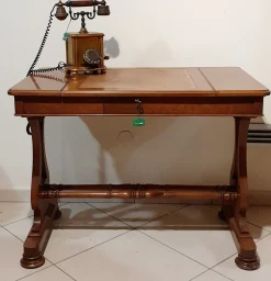 Mobile di Antiquariato in stile impero con uno sconto del 50%