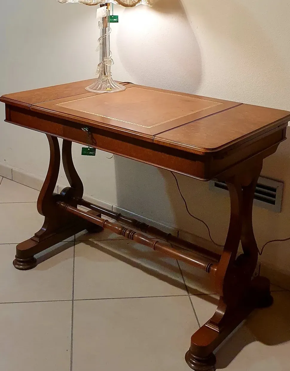 Mobile di Antiquariato in stile impero con uno sconto del 50%