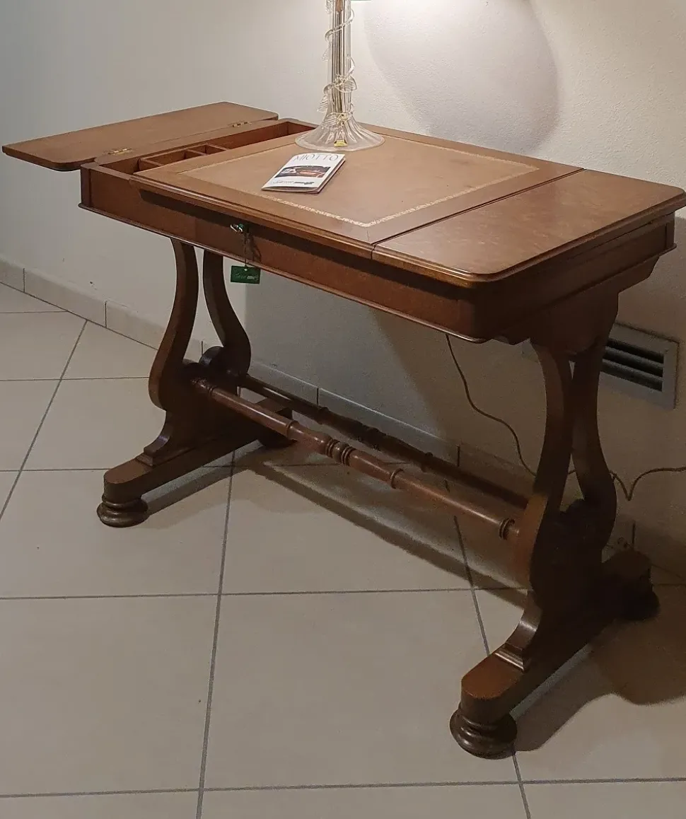 Mobile di Antiquariato in stile impero con uno sconto del 50%