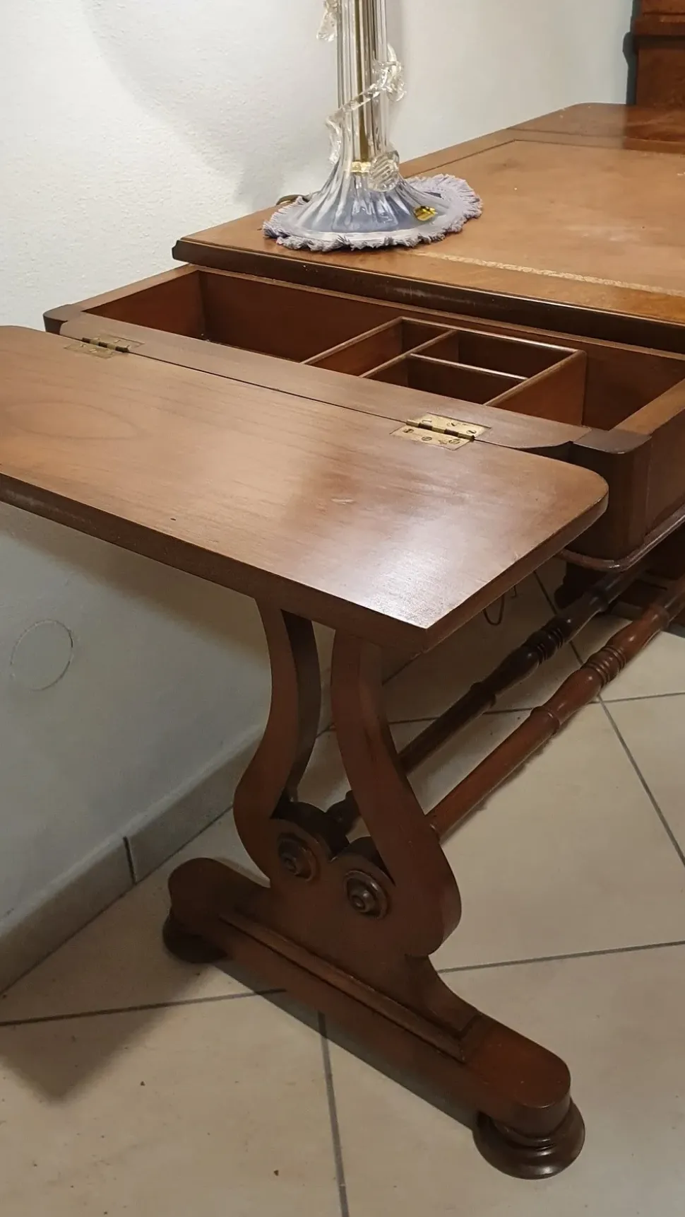 Mobile di Antiquariato in stile impero con uno sconto del 50%