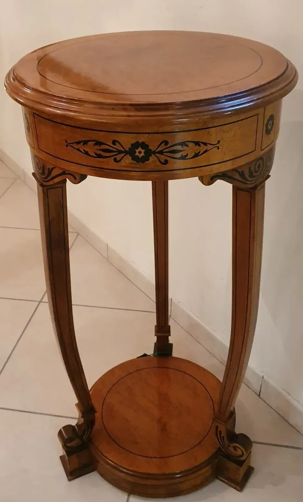 Mobile di Antiquariato in stile neoclassico Colonna in radica a prezzo scontato
