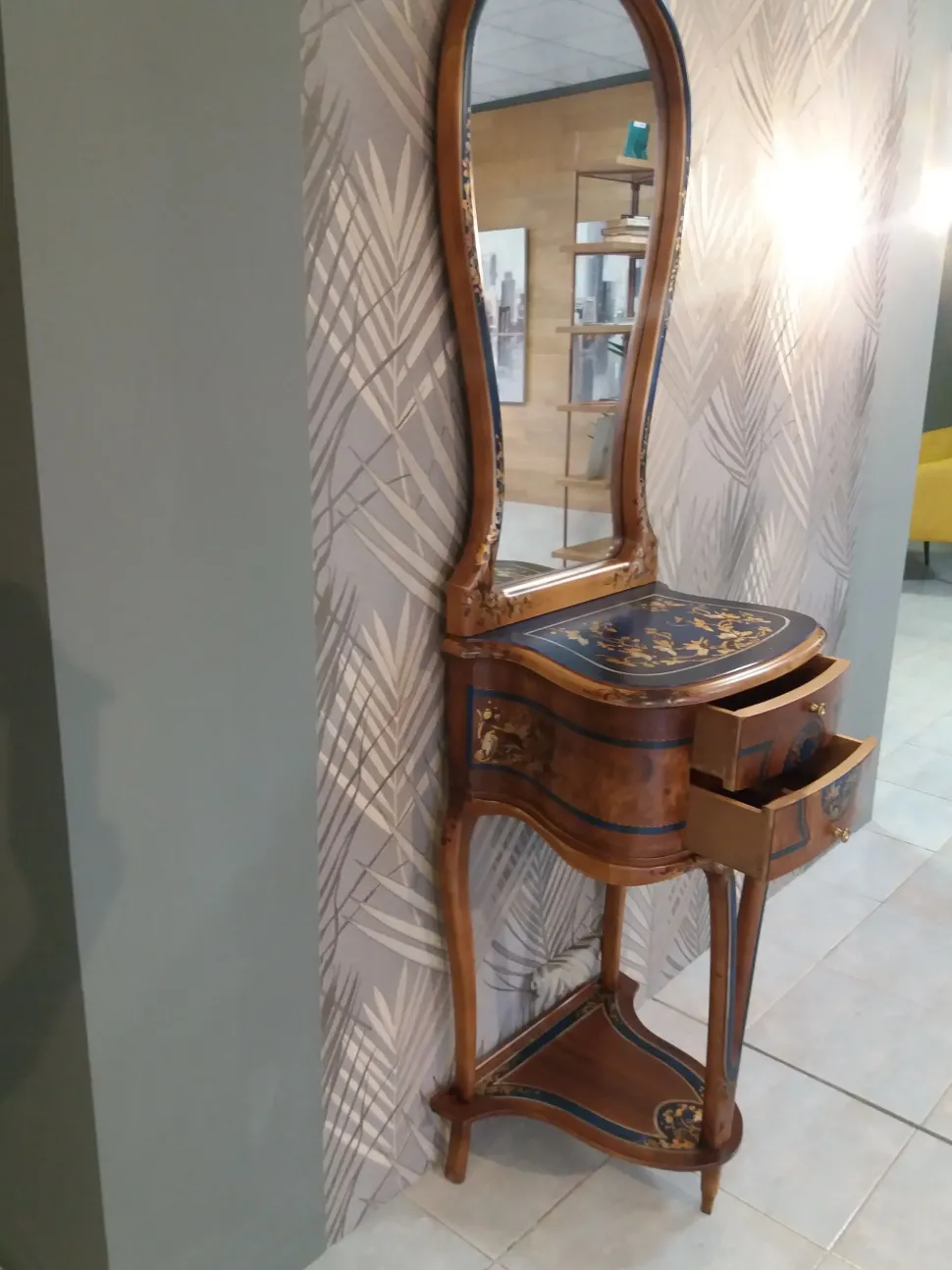 Mobile di Antiquariato in stile rinascimentale con uno sconto del 53%