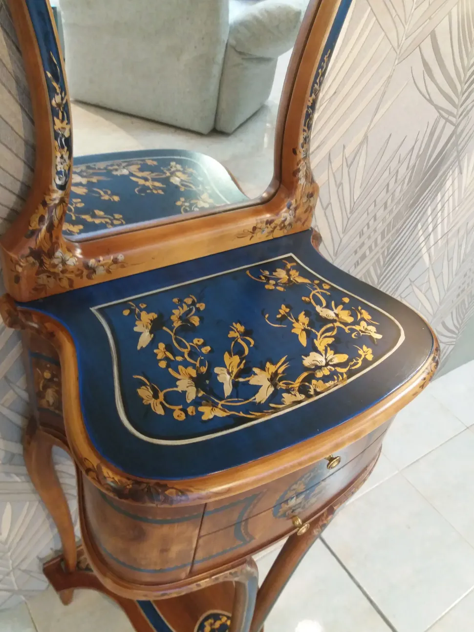 Mobile di Antiquariato in stile rinascimentale con uno sconto del 53%