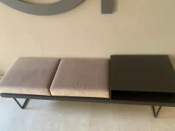 Mobile per un ingresso moderno modello T sit di Caccaro in Offerta Outlet