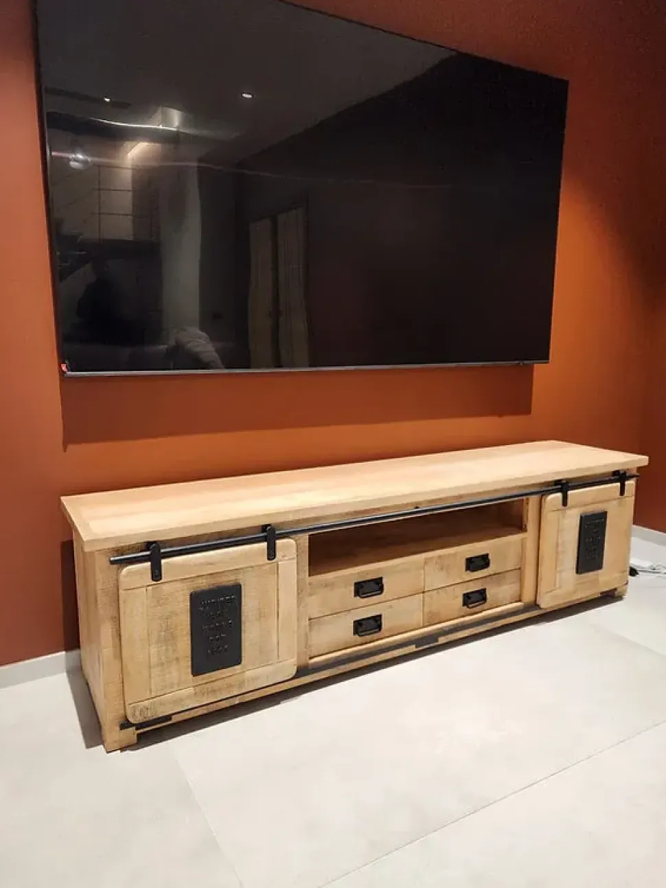 Mobile porta tv Mobile portatv industrial newport di Outlet etnico con forte sconto