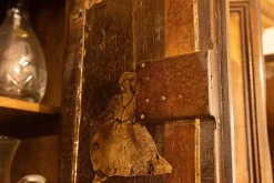 Mobile soggiorno modello Mobile sacrestia  noce massello  di Collezione esclusiva a PREZZI OUTLET