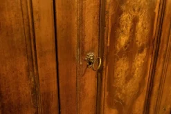 Mobile soggiorno modello Mobile sacrestia  noce massello  di Collezione esclusiva a PREZZI OUTLET