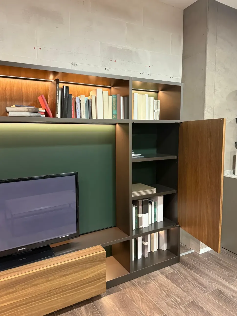 Mobile soggiorno modello 505 up system di Molteni & c a PREZZI OUTLET
