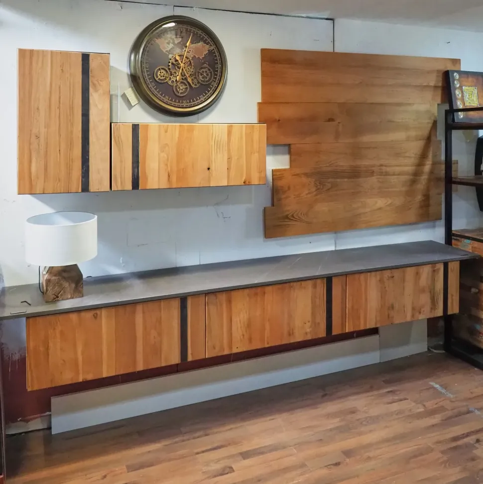 Mobile soggiorno modello Parete soggiorno con ante e boiserie in legno in styke industrial di Outlet etnico a PREZZI OUTLET