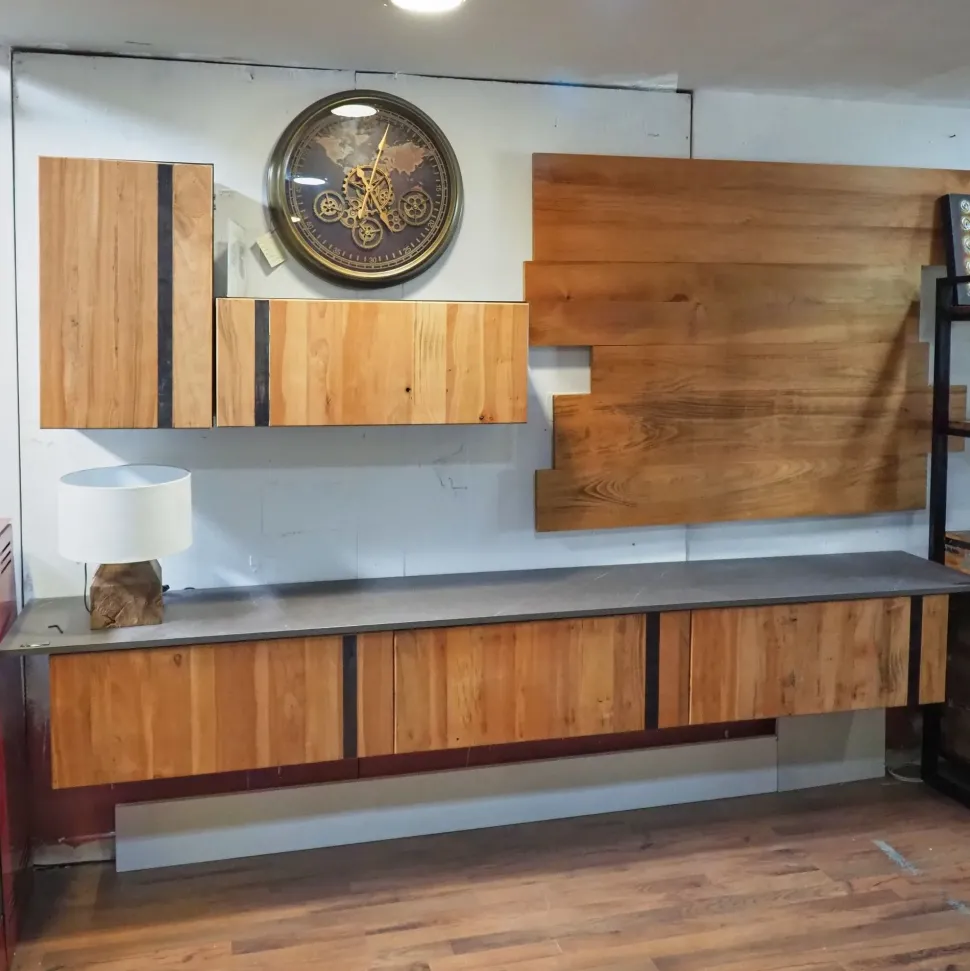 Mobile soggiorno modello Parete soggiorno con ante e boiserie in legno in styke industrial di Outlet etnico a PREZZI OUTLET