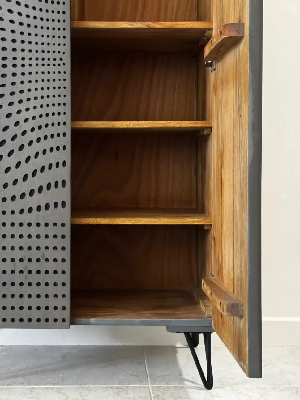 Mobile soggiorno modello Ela di Stones a PREZZI OUTLET