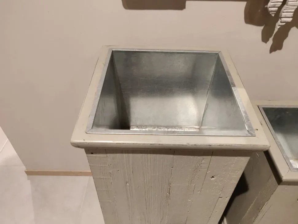 Oggettistica Db 1350 fioriera Dialma brown a prezzo Outlet