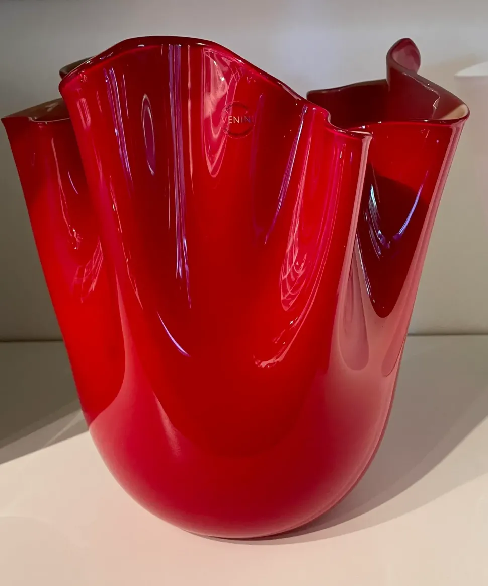 Oggettistica modello Venini fazzoletto opalino rosso di Venini in offerta