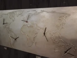 Oggettistica Orologio silver world Pintdecor a prezzo ribassato