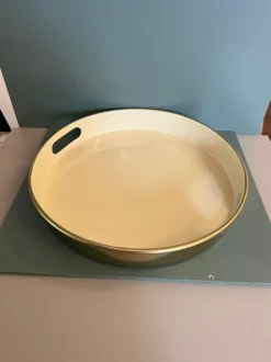 Oggettistica Vassoio rotondo smaltato di Artigianale in offerta - 31%