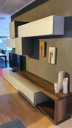 Parete attrezzata Atlante 2022 Tomasella in stile design a prezzo ribassato