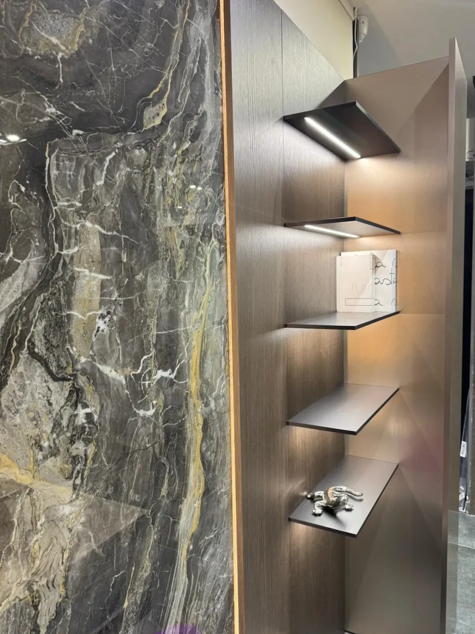 Parete attrezzata Bluna di Binova scontata del 45%