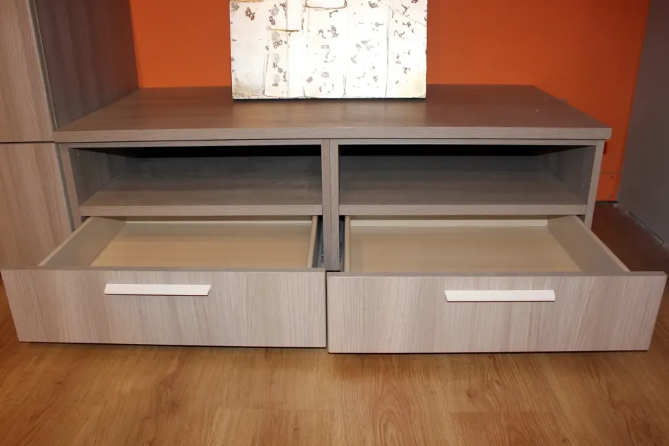 Parete attrezzata in stile moderno Colombini in laminato materico Offerta Outlet