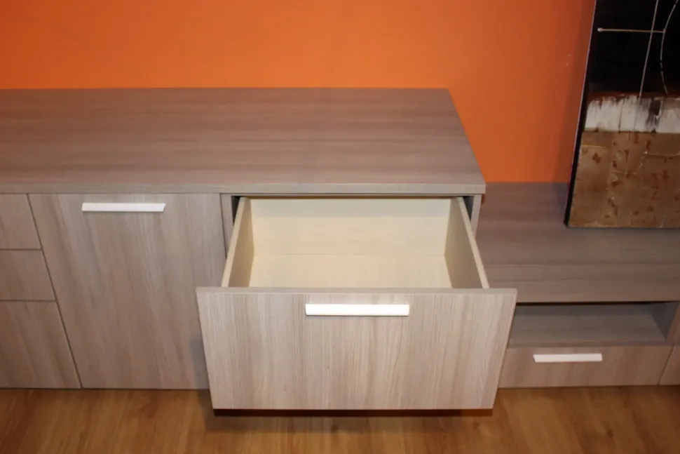 Parete attrezzata in stile moderno Colombini in laminato materico Offerta Outlet