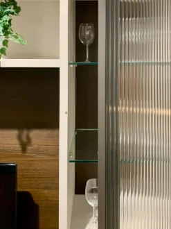 Parete attrezzata Parete a spalla vano tv e pensili vetro  di Tomasella in OFFERTA OUTLET