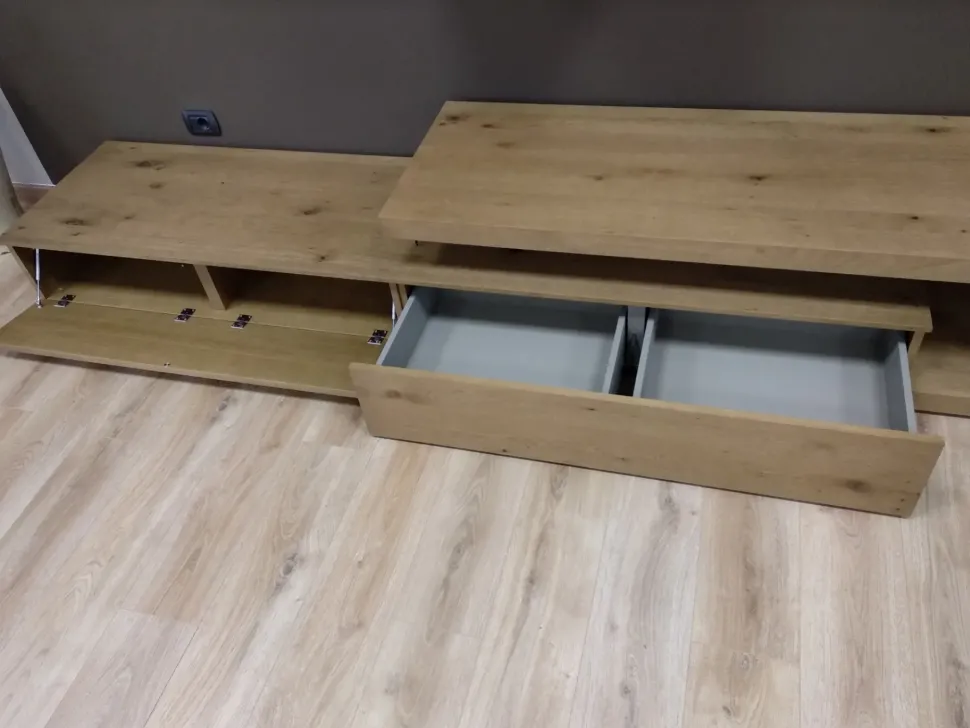 Parete attrezzata Sangiacomo Parete attrezzata in rovere nodato e laccato opaco PREZZI OUTLET