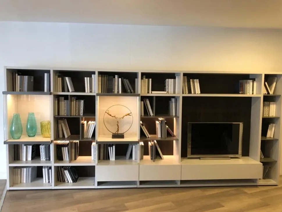 Parete attrezzata Wall system del brand Poliform con uno sconto esclusivo