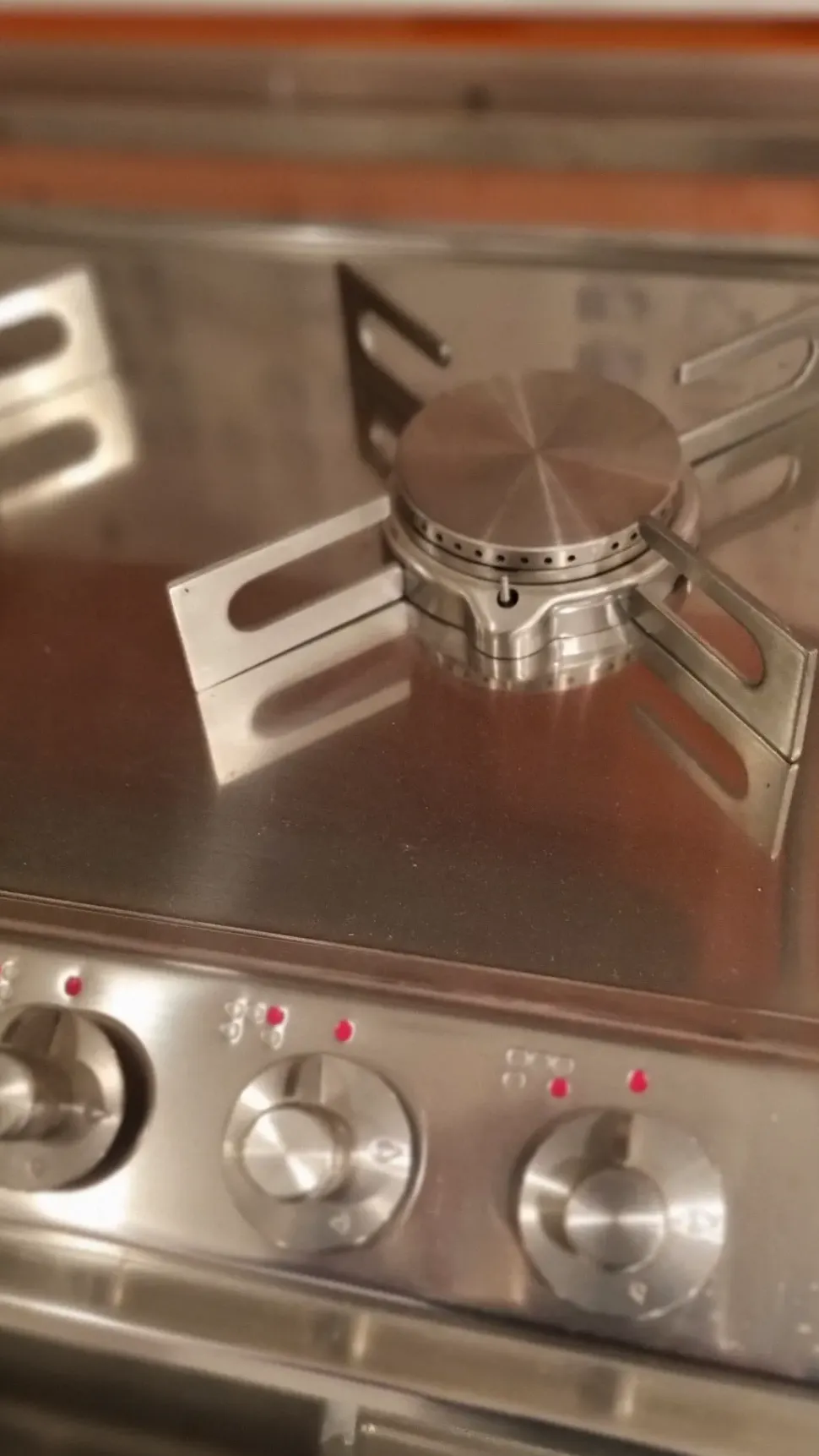 Piano cottura modello Piano cottura 5 fuochi dell'azienda Alpes inox a prezzo scontato