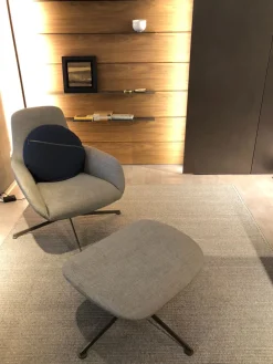 Poltrona con poggiapiedi Kent  Zanotta a prezzo scontato